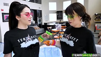 Kiara Edwards and Valentina Nappi eat each others pussies